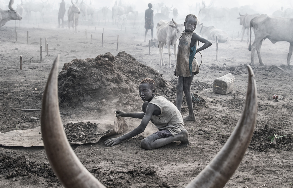 Framed in the antlers - South Sudan à Joxe Inazio Kuesta Garmendia
