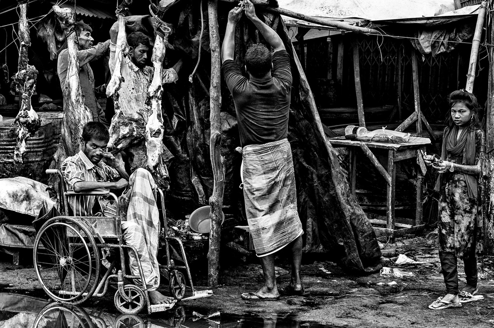 Meat stall in a market in Bangladesh. à Joxe Inazio Kuesta Garmendia