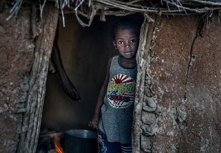 Ilchamus children preparing food - Kenya