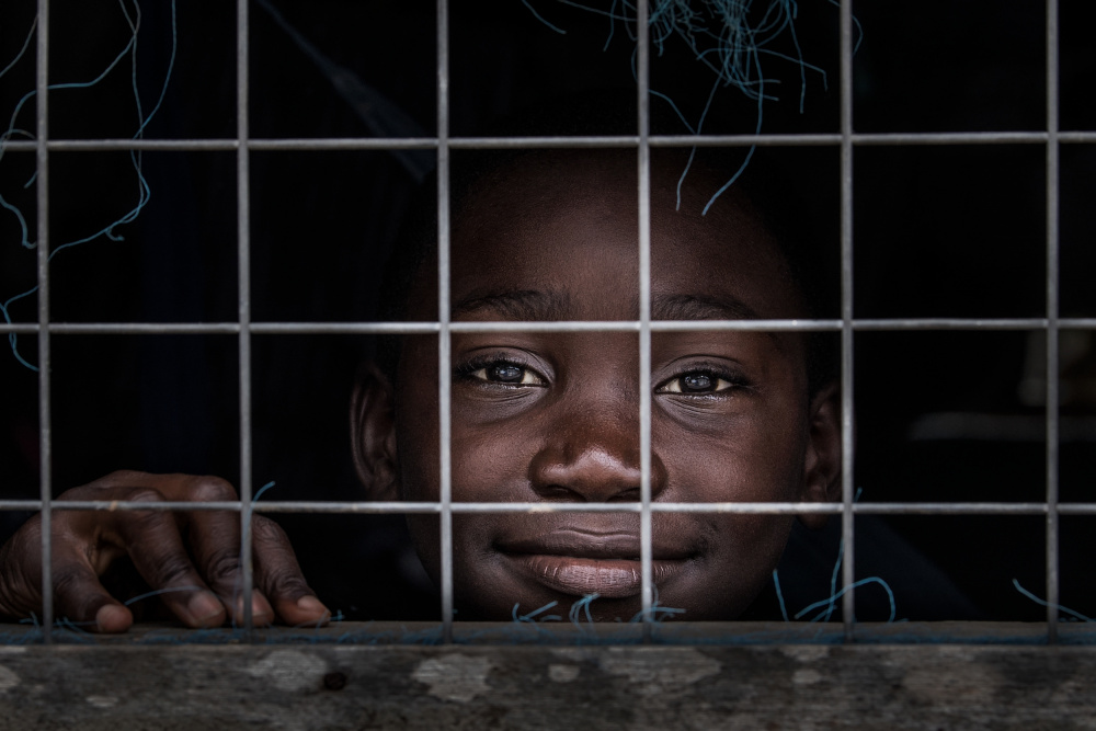 Girl at home in the old Buduburam refugee camp - Ghana à Joxe Inazio Kuesta Garmendia