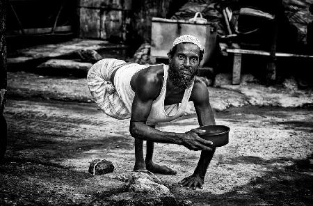 Man asking for help in the streets of Dhaka - Bangladesh