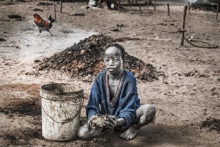 Mundari child collecting dung - South Sudan