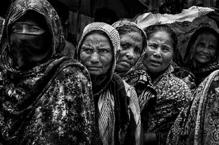 Queuing to receive some rice-II - Bangladesh
