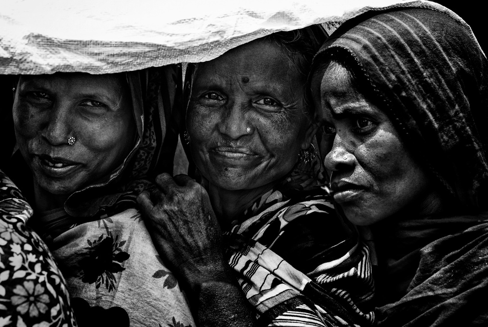 Queuing to receive some rice-III - Bangladesh à Joxe Inazio Kuesta Garmendia