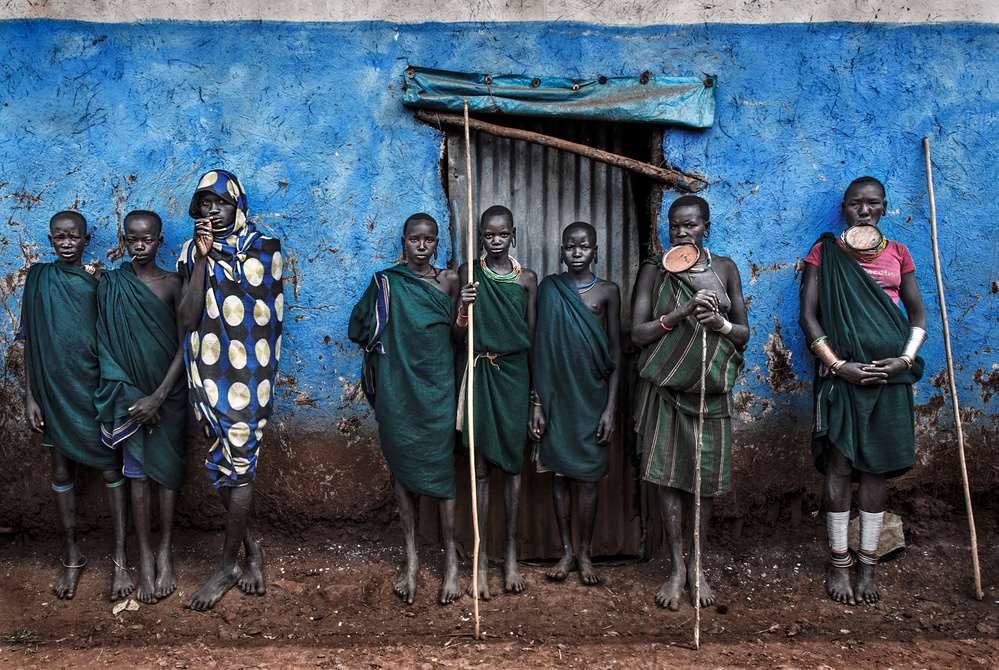 Surma tribe people - Ethiopia à Joxe Inazio Kuesta Garmendia