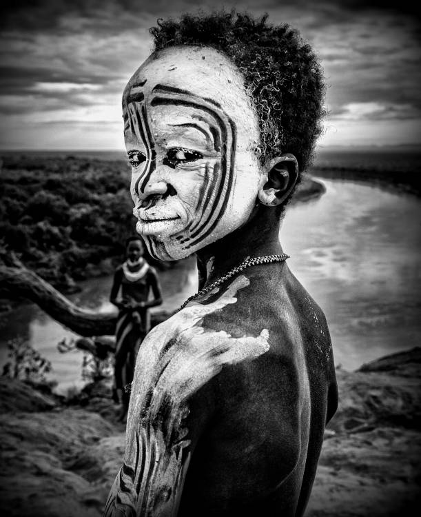 A boy of the Karo tribe. Omo Valley (Ethiopia). à Joxe Inazio Kuesta