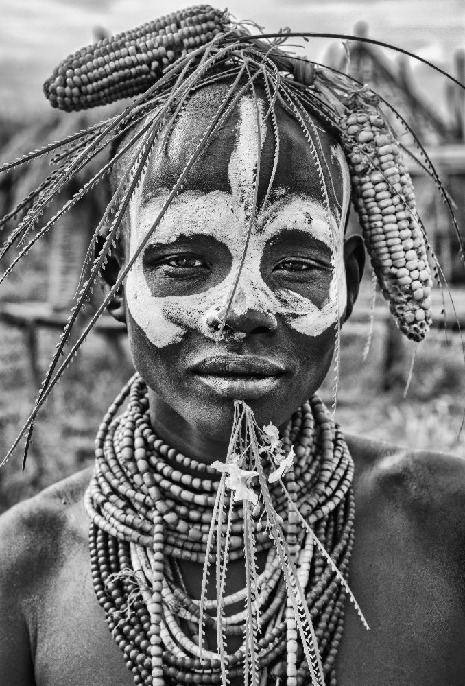 A woman of the Karo tribe (Omo Valley-Ethiopia). à Joxe Inazio Kuesta