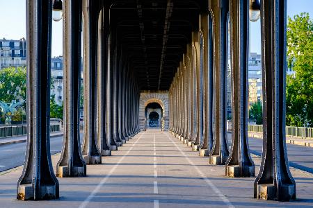 Bir Hakeim bridge perspective Paris