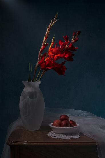Gladiolus &amp; Nectarine