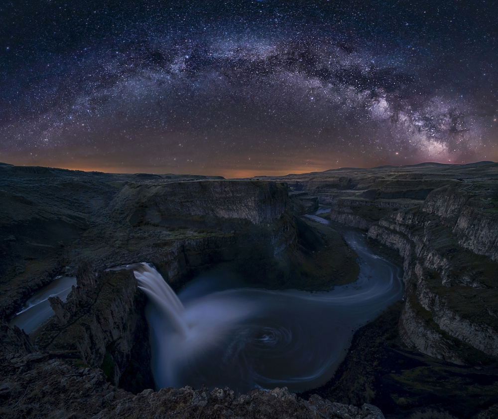 Starry Night Over Palouse Falls à Lydia Jacobs