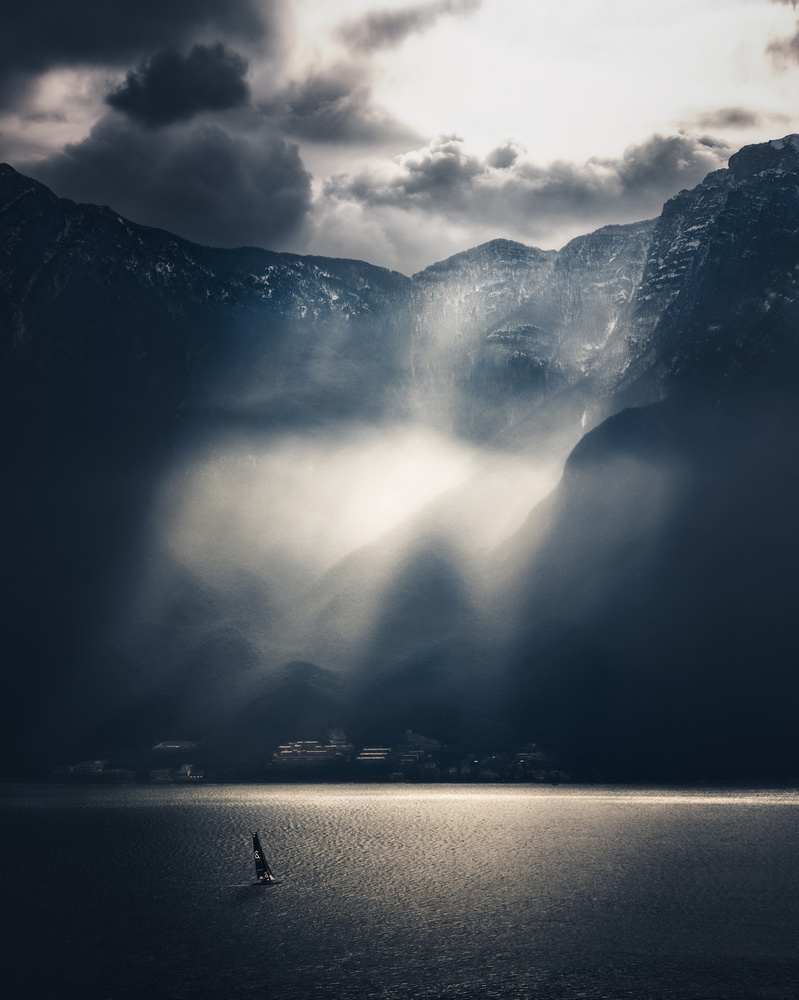 Light Rays over Lake Garda à Majid Behzad