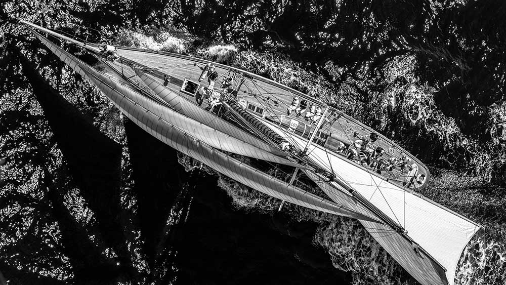 Above the racing ship à Marc Pelissier