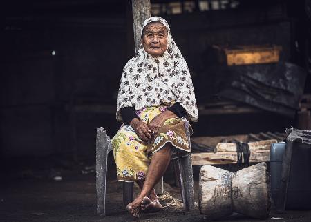 Old woman from Komodo