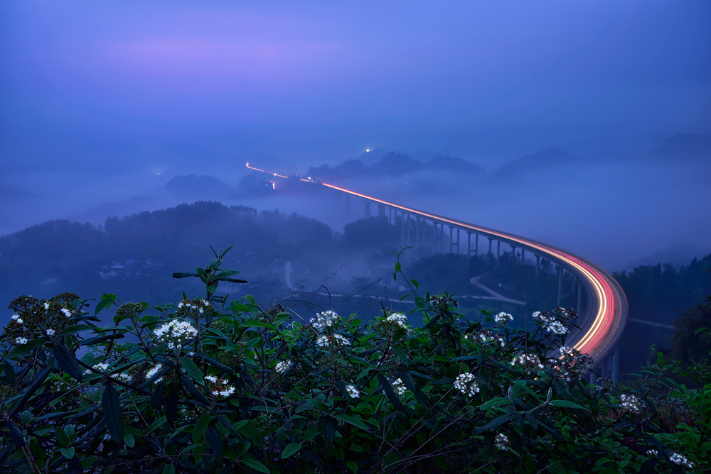 Bridge in Blue Hour à Mei Xu