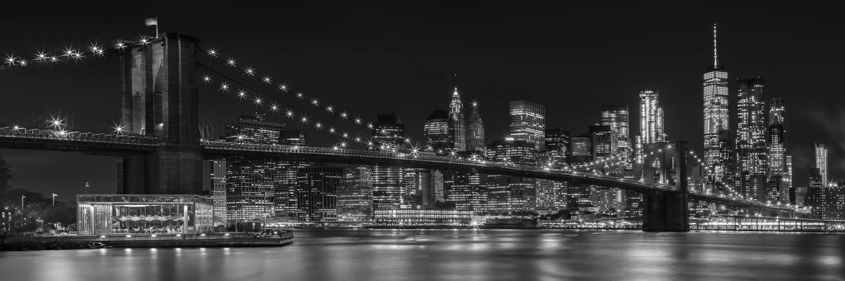 MANHATTAN SKYLINE & BROOKLYN BRIDGE Impressions de nuit | Panorama Monochrome à Melanie Viola