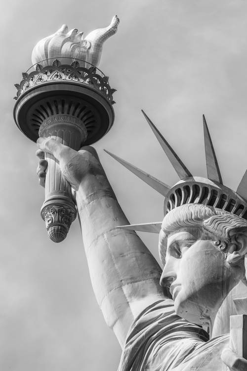 NEW YORK VILLE Statue de la Liberté  à Melanie Viola