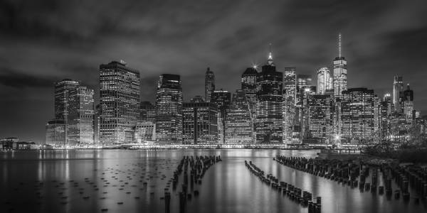 NEW YORK CITY Impression monochrome de nuit | Panorama à Melanie Viola