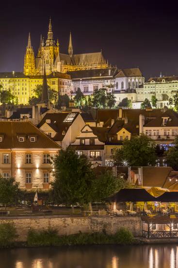 Château de Prague et cathédrale Saint-Guy de nuit