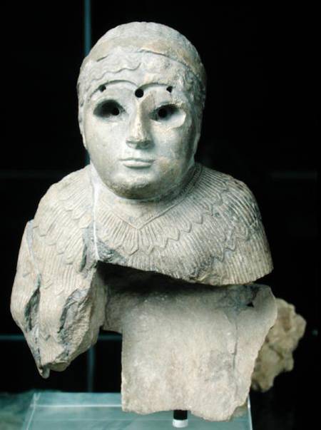 Statuette of a woman with shawl, Akkadian Period à Mésopotamien