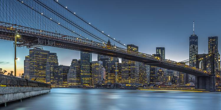 New York - Blue Hour over Manhattan à Michael Jurek