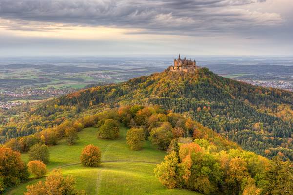 Burg Hohenzollern im Herbst à Michael Valjak