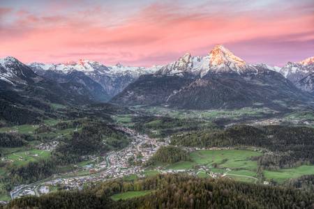 Blick von der Kneifelspitze über Berchtesgaden zum Watzmann