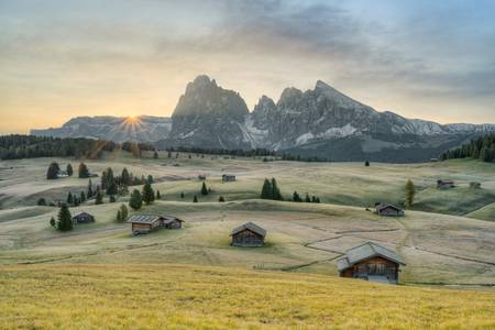 Sonnenaufgang auf der Seiser Alm im Herbst