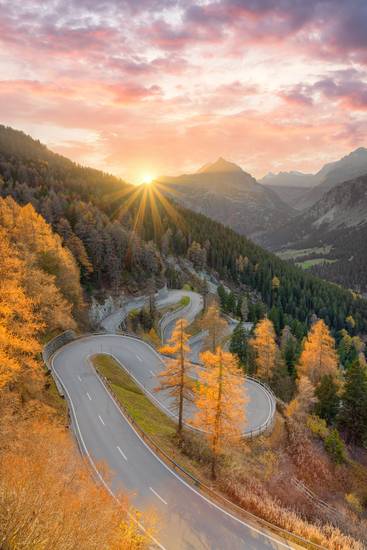 Sonnenuntergang am Malojapass in der Schweiz