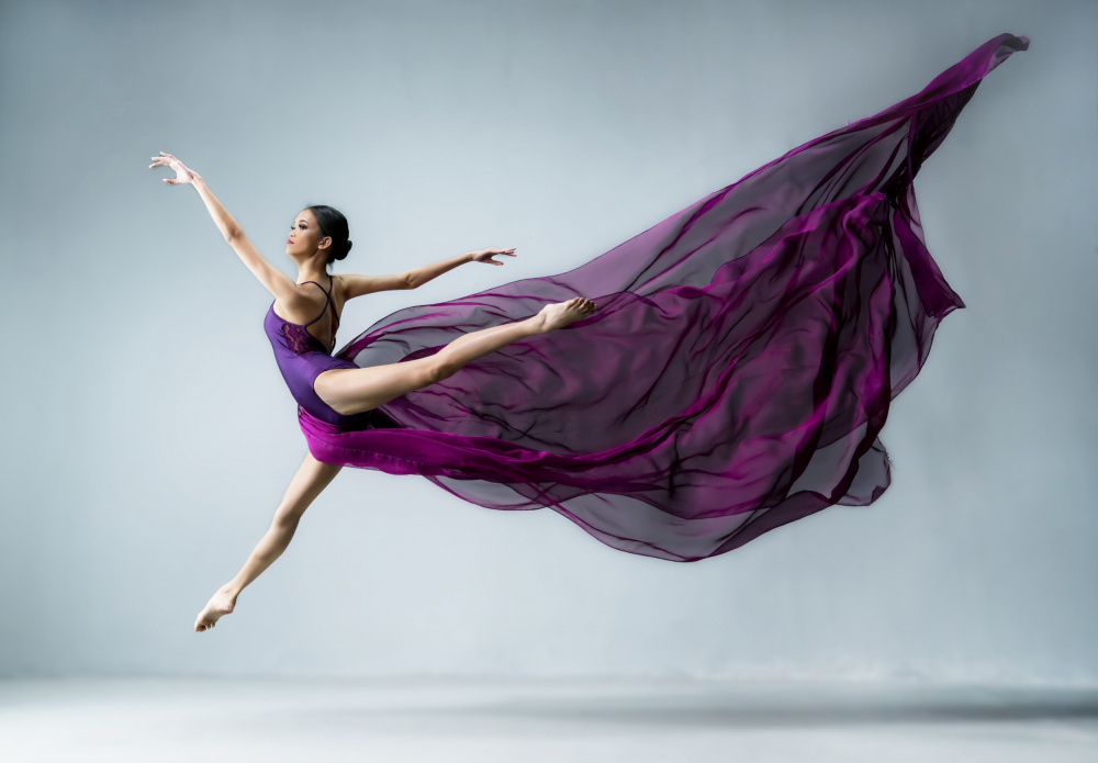 Dance in Purple à Mieke Suharini