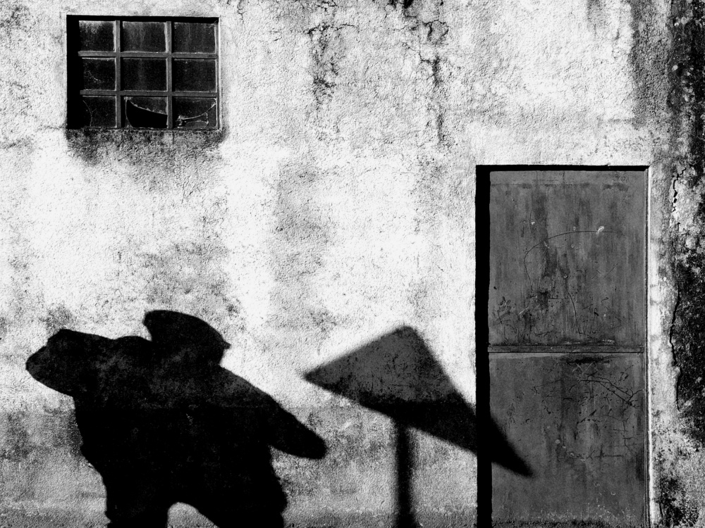 The obliquity of shadows. à Miguel Silva