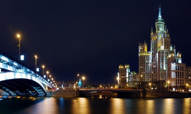 Night city à Mikhail Lavrenov