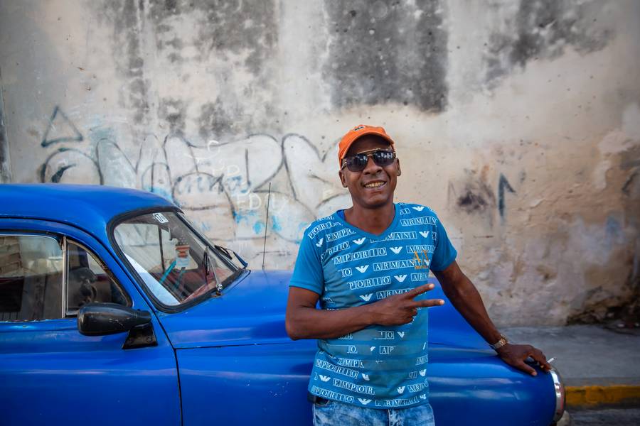 Blau in Blau in Havanna, Kuba à Miro May