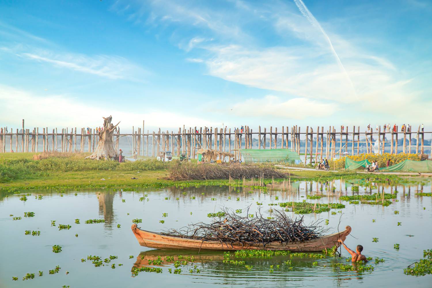 Boat am U-Bein-Brücke in Myanmar (Burma) à Miro May