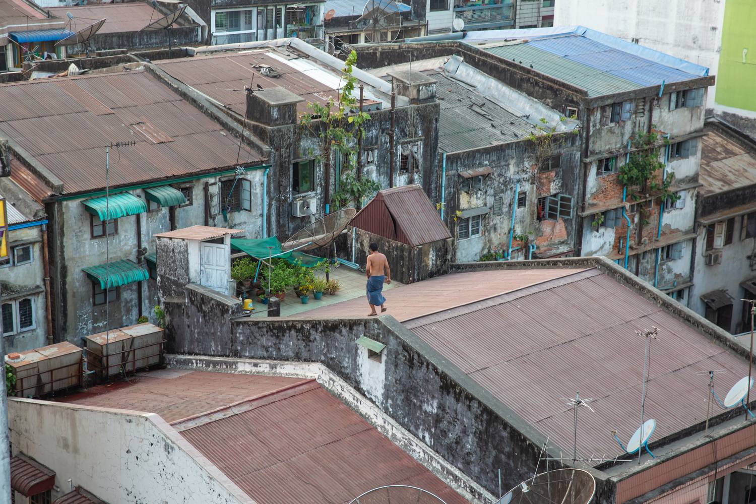 Leben auf dem Dach, Yangon (Rangun) Myanmar (Burma) à Miro May