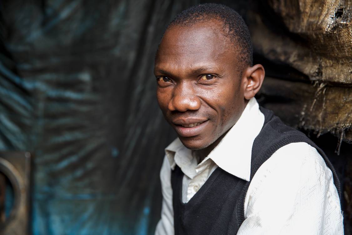 Mann in Nairobi, Kenia, Portrait Kenya à Miro May