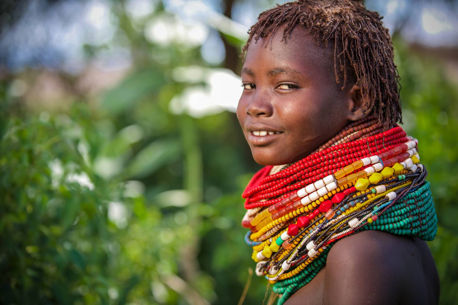 Portrait einer Frau aus Äthiopien, Afrika. à Miro May
