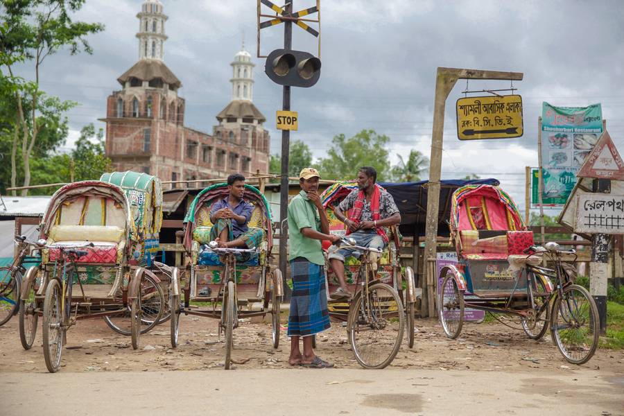 Rikscha Stand in Bangladesch, Asien à Miro May