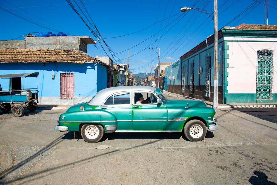 Straßenkreuzung in Trinidad, Cuba à Miro May