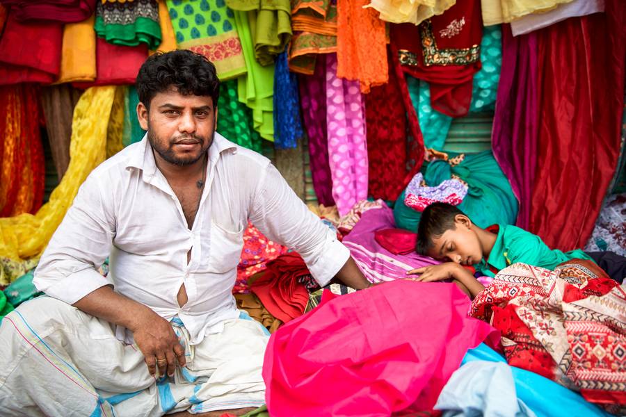 Strassenverkäufer in Dhaka, Bangladesch; Asien à Miro May