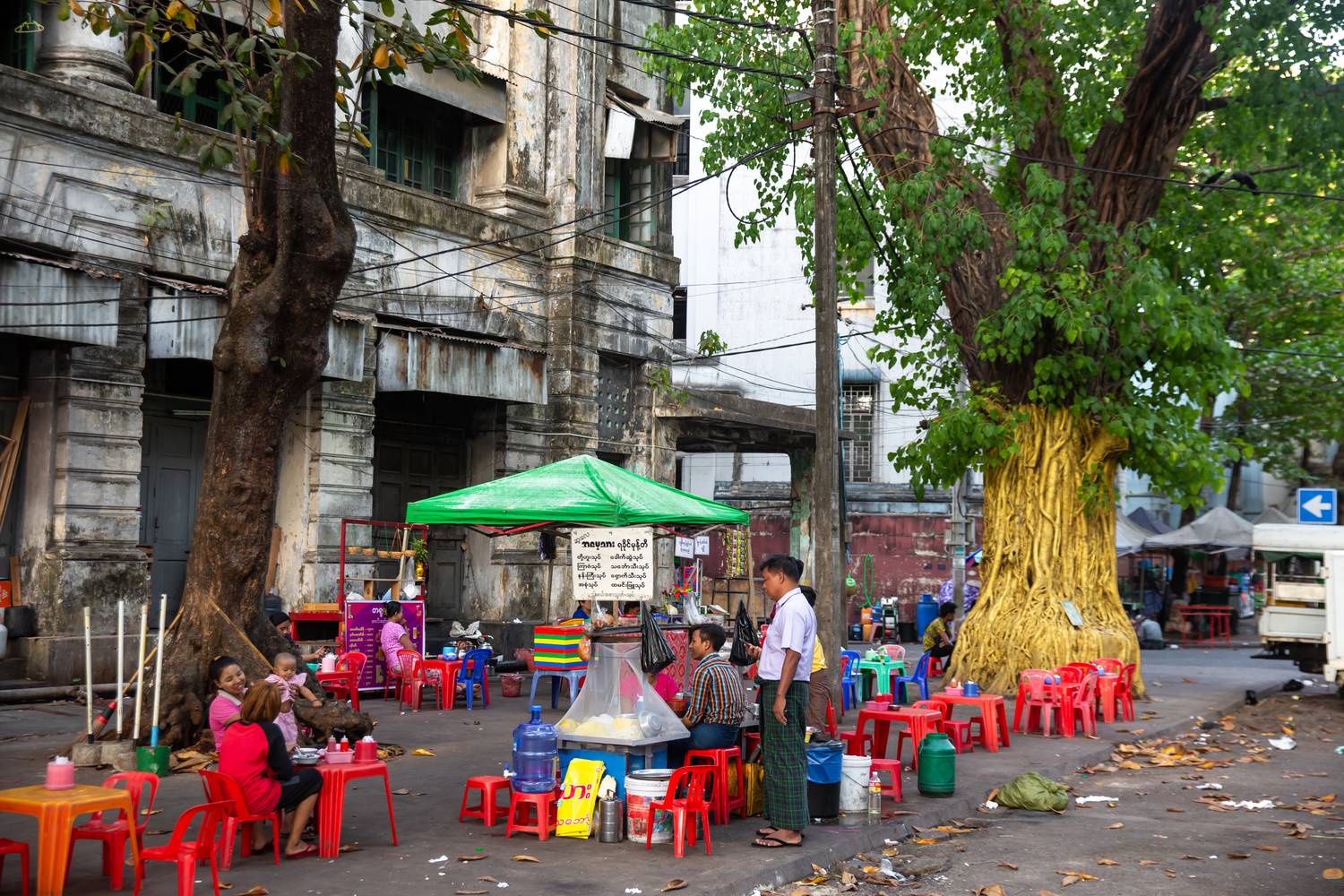 Streetfood in Yangon (Rangun) Myanmar (Burma) à Miro May