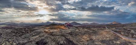 Panorama, Sonnenuntergang am Vulkan in Lanzarote, Kanarische Inseln, Spanien