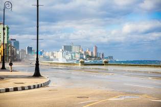 Walk am Malecón in Havana, Cuba