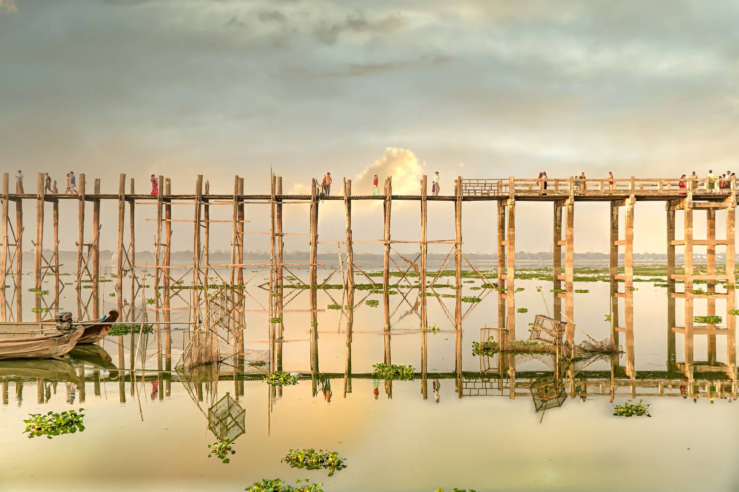 U Bein Bridge in Mandalay à Miro May
