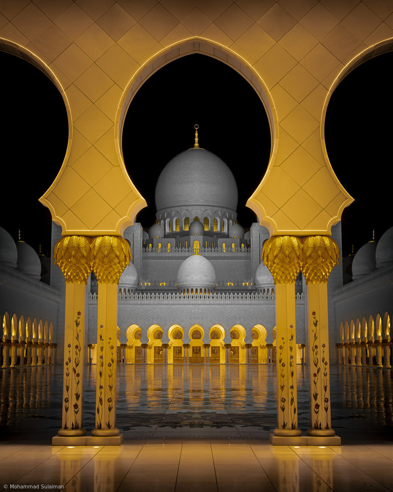 Sheikh Zayed Grand Mosque gold and black à Mohammad Sulaiman
