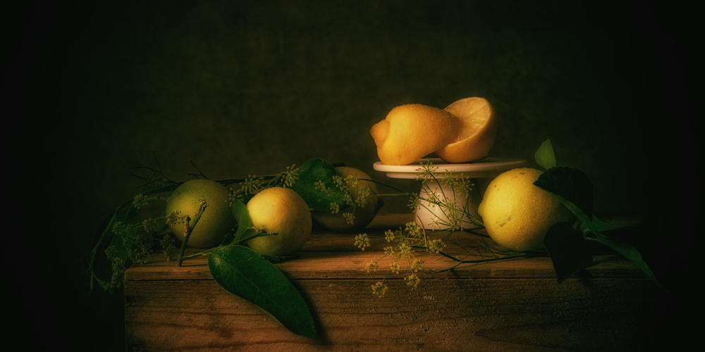 Still life sunny lemons à Monique van Velzen