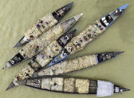 Floating jute market