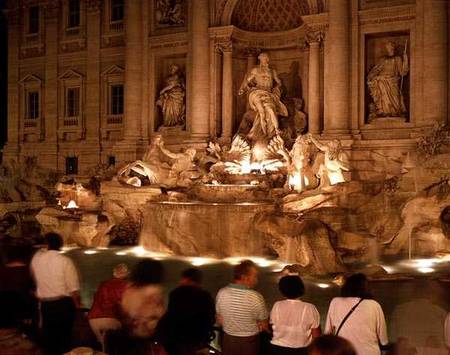 View of The Trevi Fountain at night à Nicola Salvi