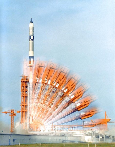 18/07/66 A time-exposure photograph shows the configuration of Pad 19 up until the launch of Gemini  à 