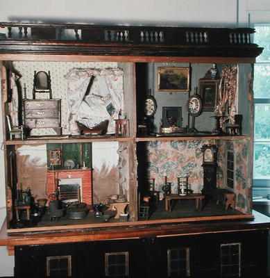 English Doll's House with original contents and wallpaper, c.1800 à 