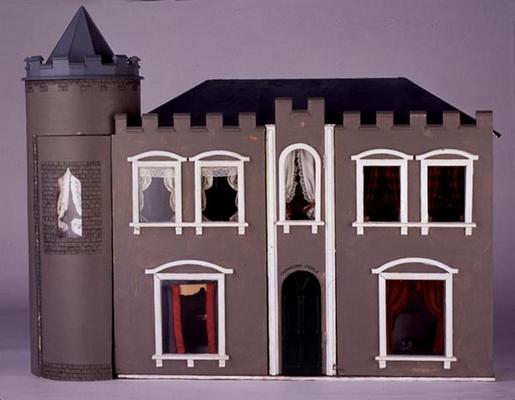 'Cairngorm Castle', a Scottish baronial castle style dollshouse, view of the front, English (mixed m à 